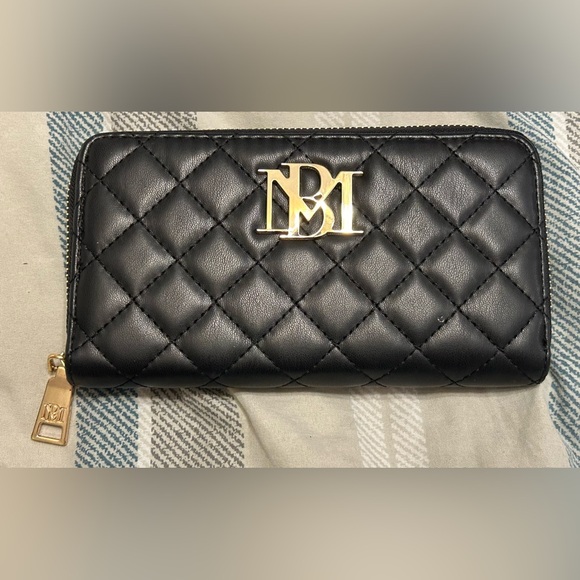 Badgley Mischka Handbags - Badgley Mischka Quilted Vegan Leather Zippy Wallet w/ Gold Hardware